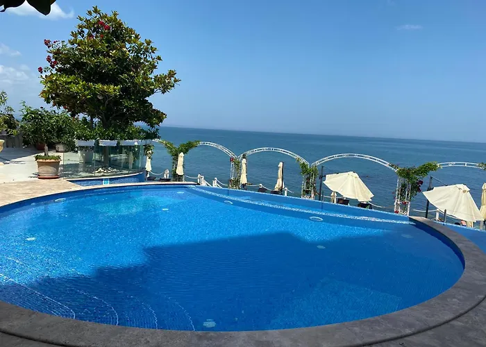 Luxurious Beachfront With Private And Panoramic Views In La Complex Warna