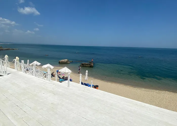 Luxurious Beachfront With Private And Panoramic Views In La Complex Apartament Warna