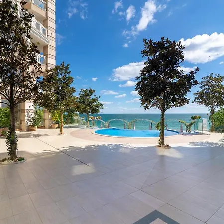 Luxurious Beachfront With Private And Panoramic Views In La Complex Appartement