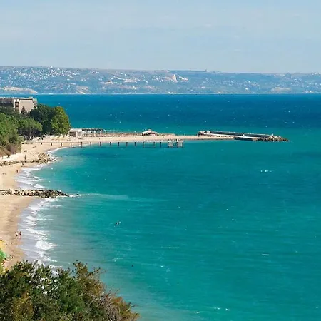 Luxurious Beachfront With Private And Panoramic Views In La Complex Apartment
