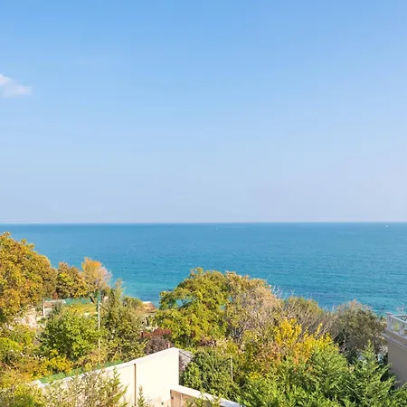 Luxurious Beachfront With Private And Panoramic Views In La Complex Appartement