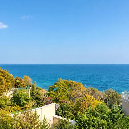 Luxurious Beachfront With Private And Panoramic Views In La Complex Apartament Warna