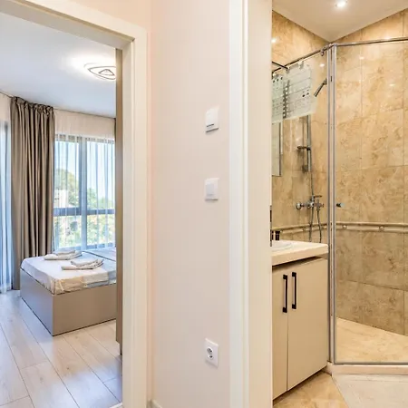 Luxurious Beachfront With Private And Panoramic Views In La Complex Apartament Warna