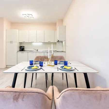 Luxurious Beachfront With Private And Panoramic Views In La Complex Apartament Warna