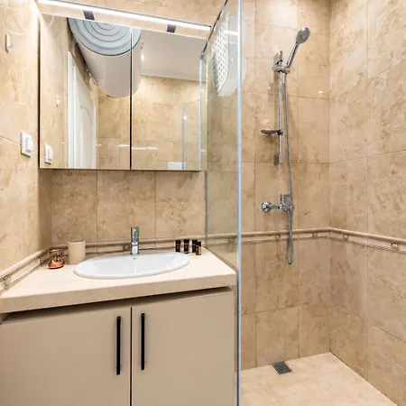 Luxurious Beachfront With Private And Panoramic Views In La Complex Apartament Warna