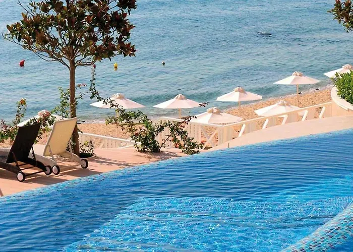 Luxurious Beachfront With Private And Panoramic Views In La Complex דירה וארנה